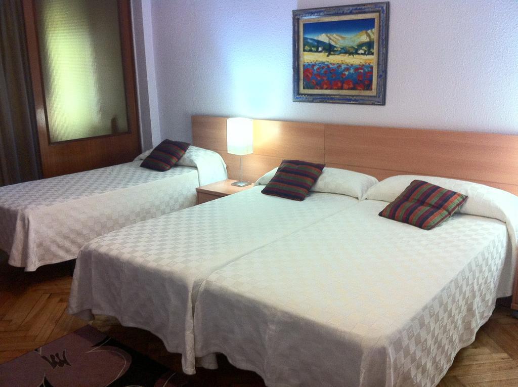 Hostal Del Carmen سانتاندر الغرفة الصورة