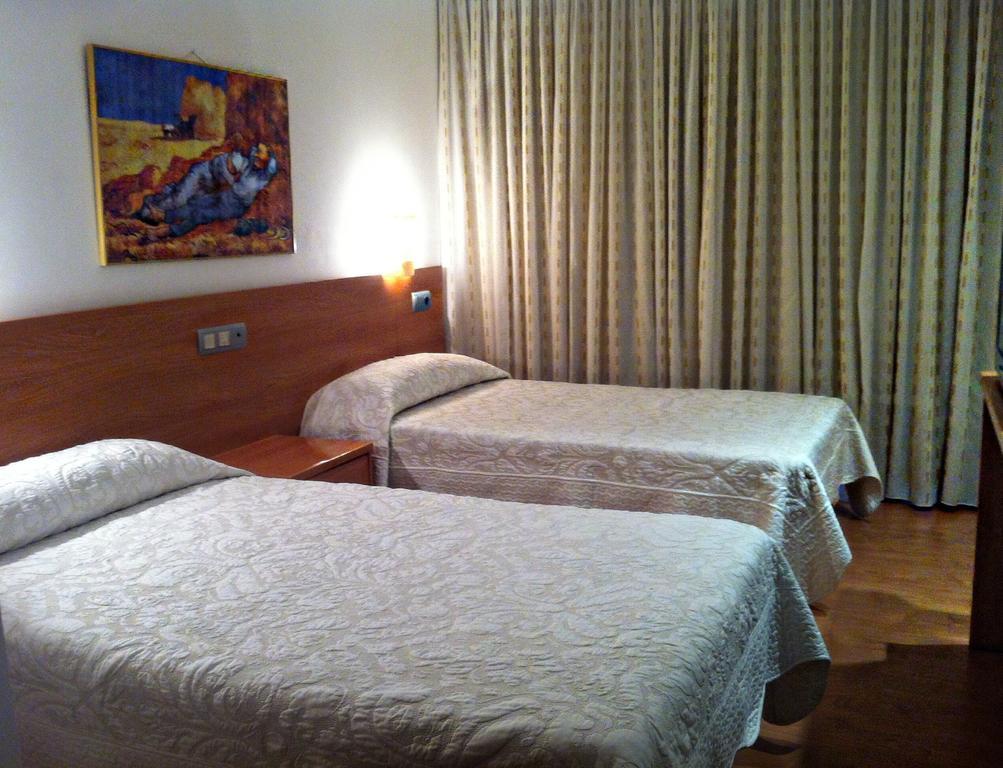 Hostal Del Carmen سانتاندر الغرفة الصورة