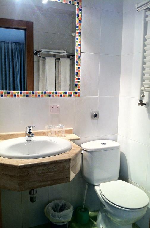Hostal Del Carmen سانتاندر الغرفة الصورة