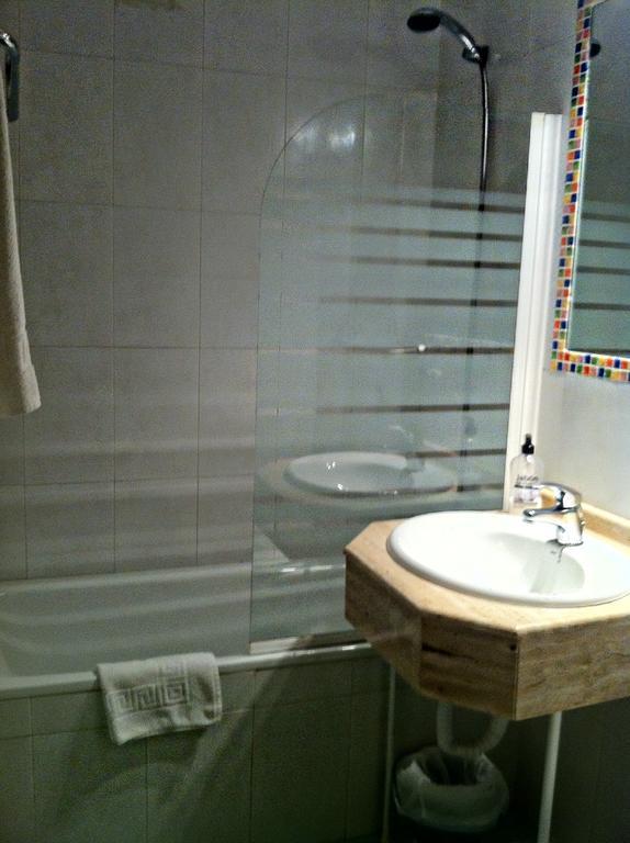Hostal Del Carmen سانتاندر الغرفة الصورة